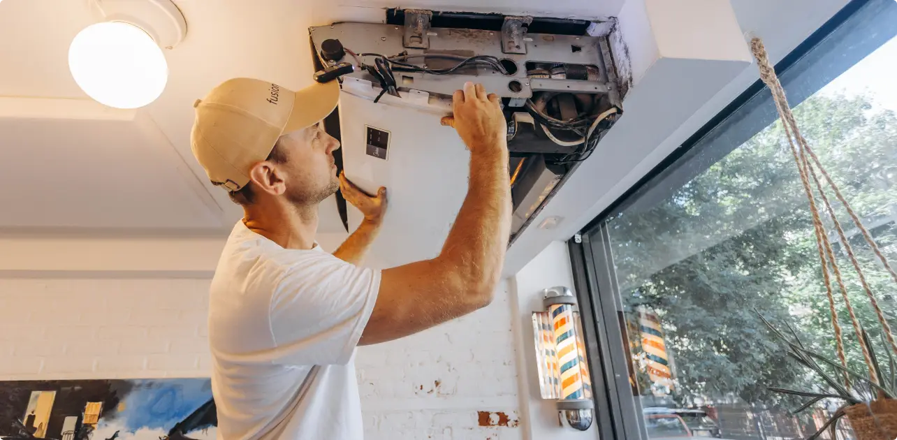 Meu ar-condicionado está vazando água.